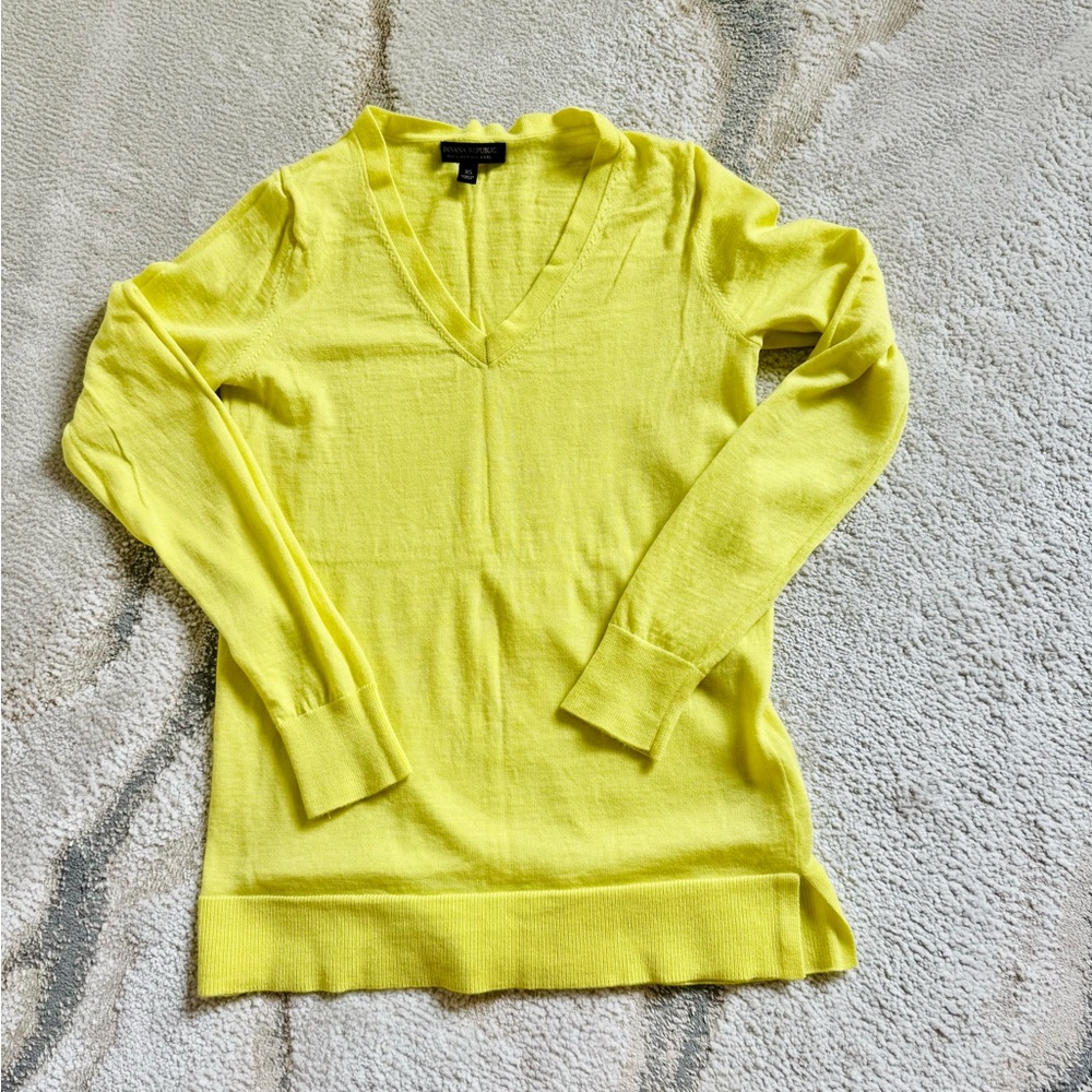 Banana Republic merino wool Vibrant Yellow V-Neck Sweater XS